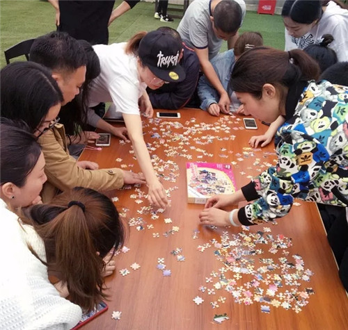 �Pʢ����F����ӨO���澳���ƵZͬ�У�