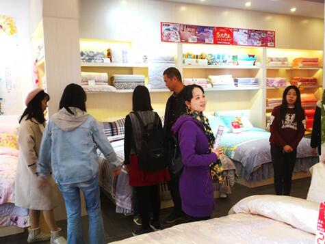 睡康寧家紡隆重進(jìn)駐陽(yáng)江市,場(chǎng)面火爆!