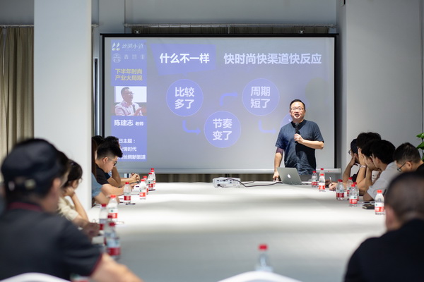 ��������r(sh��)�����h�r(sh��)��δ���l(f��)չ�����}Փ���ں��ݽz�IС�(zh��n)�e��